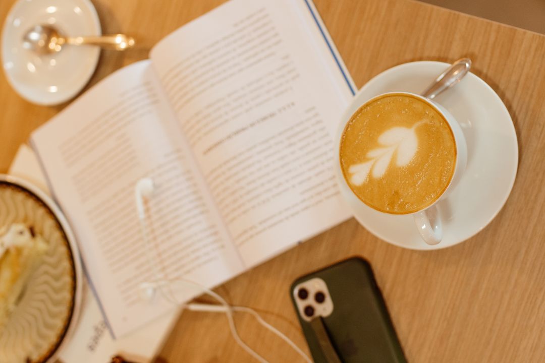 Café e Leitura: conheça os benefícios desse hábito!